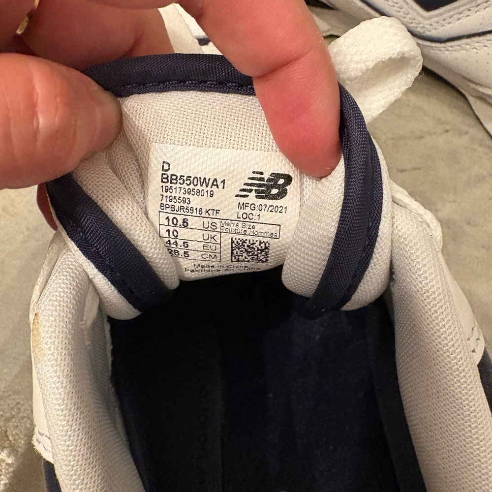 Men’s New Balance 550s White and Dark Blue Athletic Shoes - Picture 3 of 4